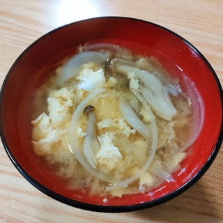 玉ねぎとしめじと卵の味噌汁